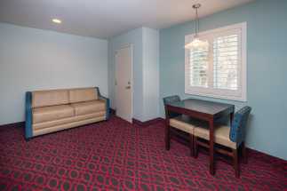 Morro Shores Inn Guest Rooms - Sleeper Sofa And Dining Table